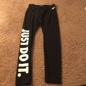 Nike leggings size medium